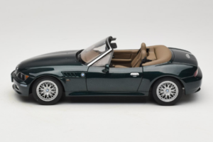 BMW Z3 Roadster 2.8 Verde Scuro Edizione Concessionaria UT Models 1:18 80439411713 Pressofusione — immagine 4 di 8