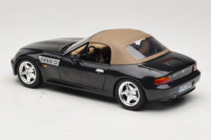 BMW Z3 Roadster Verde Edizione Concessionaria UT Models 1:18 80439411711 Pressofusione — immagine 7 di 8