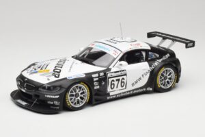 BMW Z4 #676 H. Stuck / J. Hennerici / D. Hurtgen Team Schubert Nürburgring 24 Hours 2006 AUTOart 1:18 80649 Pressofusione