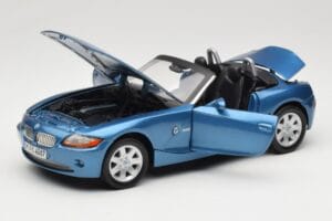 BMW Z4 E85 Blu Metallic Motormax 1:18 73144 Pressofusione — immagine 2 di 8