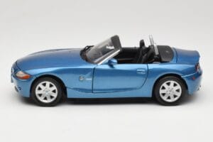 BMW Z4 E85 Blu Metallic Motormax 1:18 73144 Pressofusione — immagine 4 di 8