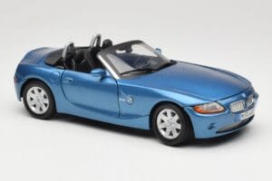 BMW Z4 E85 Blu Metallic Motormax 1:18 73144 Pressofusione — immagine 6 di 8