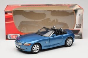 BMW Z4 E85 Blu Metallic Motormax 1:18 73144 Pressofusione — immagine 8 di 8