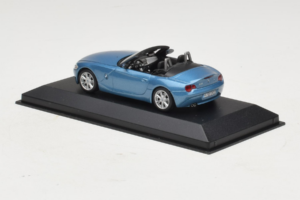 BMW Z4 E85 Cabriolet Light Blue Metallic Minichamps 1:43 BMW016 Pressofusione — immagine 3 di 4