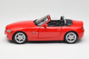 BMW Z4 E85 Roadster Rosso Bburago 1:18 34046 Pressofusione — immagine 4 di 8