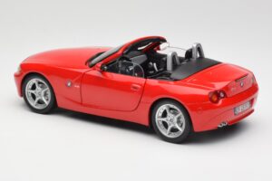 BMW Z4 E85 Roadster Rosso Bburago 1:18 34046 Pressofusione — immagine 7 di 8
