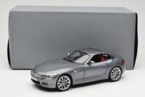 BMW Z4 E89 sDrive 35i Space Grey Metallic Kyosho 1:18 80432147085 Pressofusione — immagine 8 di 8