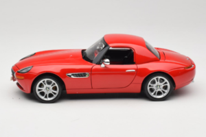 BMW Z8 Rosso Kyosho 1:18 80439411730 Pressofusione — immagine 5 di 9