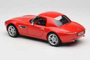 BMW Z8 Rosso Kyosho 1:18 80439411730 Pressofusione — immagine 8 di 9