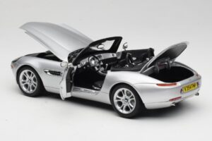 BMW Z8 E52 Cabriolet Argento Kyosho 1:18 80432411551 Pressofusione — immagine 7 di 8