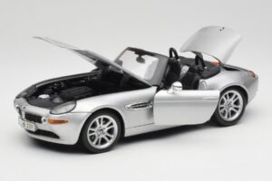 BMW Z8 E52 Titanium Silver Maisto 1:18 536896 Pressofusione — immagine 2 di 8
