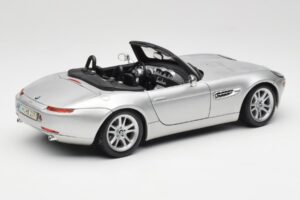 BMW Z8 E52 Titanium Silver Maisto 1:18 536896 Pressofusione — immagine 3 di 8