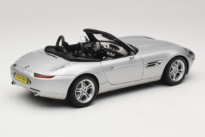 BMW Z8 Argento 007 The World Is Not Enough AUTOart 1:18 70511 Pressofusione — immagine 3 di 8