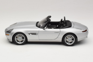 BMW Z8 Argento 007 The World Is Not Enough AUTOart 1:18 70511 Pressofusione — immagine 4 di 8