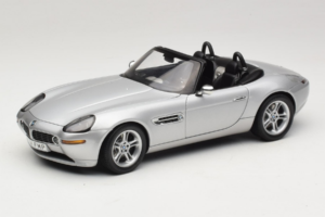BMW Z8 Argento 007 The World Is Not Enough AUTOart 1:18 70511 Pressofusione