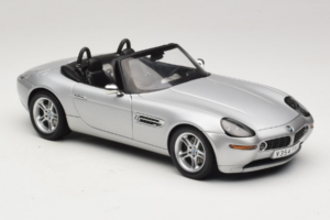 BMW Z8 Argento 007 The World Is Not Enough AUTOart 1:18 70511 Pressofusione — immagine 6 di 8