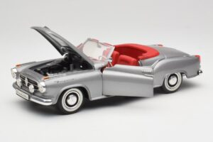 Borgward Isabella Cabriolet Argento Revell 1:18 8411 Pressofusione — immagine 2 di 8