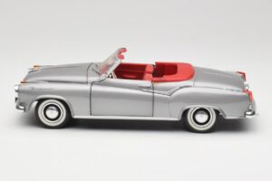 Borgward Isabella Cabriolet Argento Revell 1:18 8411 Pressofusione — immagine 4 di 8
