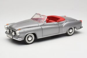 Borgward Isabella Cabriolet Argento Revell 1:18 8411 Pressofusione