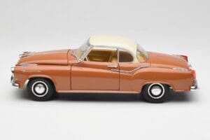 Borgward Isabella Coupe Bronzo Bianco Revell 1:18 08982 Pressofusione — immagine 4 di 8