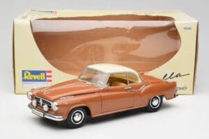 Borgward Isabella Coupe Bronzo Bianco Revell 1:18 08982 Pressofusione — immagine 5 di 8