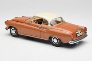 Borgward Isabella Coupe Bronzo Bianco Revell 1:18 08982 Pressofusione — immagine 7 di 8
