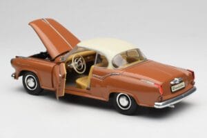 Borgward Isabella Coupe Bronzo Bianco Revell 1:18 08982 Pressofusione — immagine 8 di 8