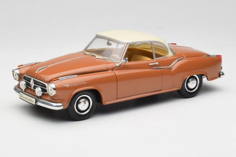 Borgward Isabella Coupe Bronzo Bianco Revell 1:18 08982 Pressofusione