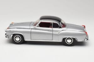 Borgward Isabella Coupé Grigio & Nero Revell 1:18 8989 Pressofusione — immagine 3 di 8