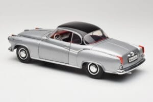 Borgward Isabella Coupé Grigio & Nero Revell 1:18 8989 Pressofusione — immagine 4 di 8