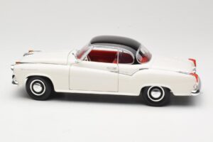 Borgward Isabella Coupé Bianco Revell 1:18 08982-W1 Pressofusione — immagine 4 di 8