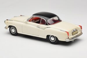 Borgward Isabella Coupe Bianco Revell 1:18 8859 Pressofusione — immagine 7 di 8
