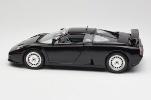 Bugatti EB110 Nero Bburago 1:18 3055 Pressofusione — immagine 4 di 8