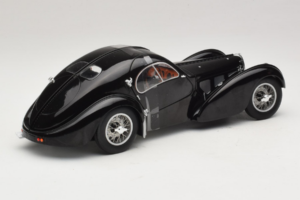 Bugatti Type 57 SC Atlantic Nero Solido 1:18 S1802101 Pressofusione — immagine 2 di 6