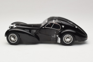 Bugatti Type 57 SC Atlantic Nero Solido 1:18 S1802101 Pressofusione — immagine 3 di 6