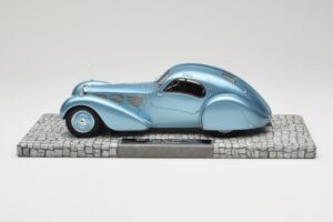 Bugatti Type 57SC Atlantic Blu Minichamps 1:18 107110320 Pressofusione — immagine 3 di 6