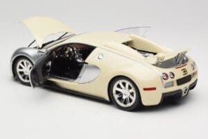 Bugatti Veyron Edition Centenaire Chrome Beige Minichamps 1:18 100110854 Pressofusione — immagine 5 di 8