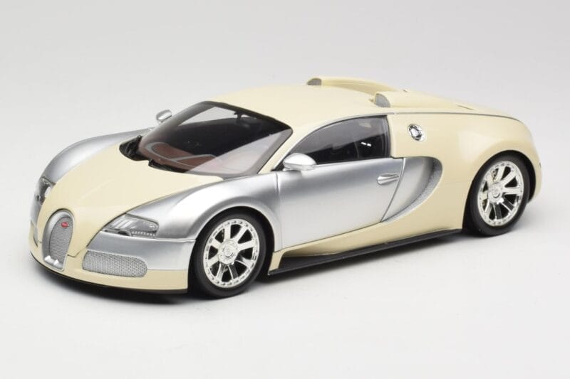 Bugatti Veyron Edition Centenaire Chrome Beige Minichamps 1:18 100110854 Pressofusione