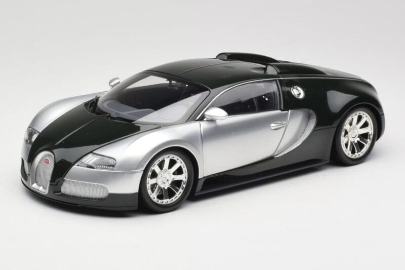 Bugatti Veyron Edition Centenaire Chrome Green Minichamps 1:18 100110852 Pressofusione