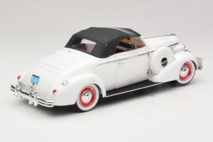 Buick Century Cabriolet Bianco Signature Models 1:18 18131 Pressofusione — immagine 2 di 6