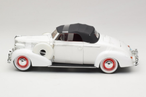 Buick Century Cabriolet Bianco Signature Models 1:18 18131 Pressofusione — immagine 3 di 6