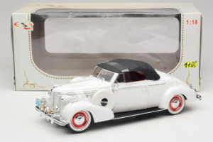 Buick Century Cabriolet Bianco Signature Models 1:18 18131 Pressofusione — immagine 6 di 6