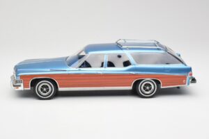 Buick Estate Wagon Light Blue Metallic BoS Models 1:18 BOS417 Resina — immagine 3 di 6