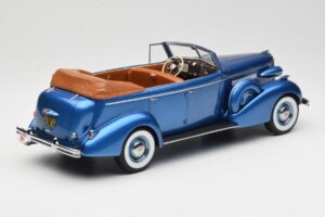 Buick Roadmaster 80-C Four Door Phaeton Blue Metallic BoS Models 1:18 BOS372 Resina — immagine 2 di 6