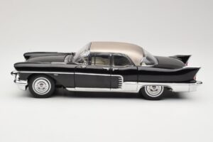 Cadillac Brougham Nero Sun Star 1:18 4001 Pressofusione — immagine 4 di 8