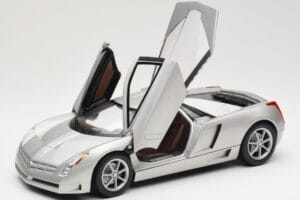 Cadillac Cien Argento Hot Wheels 1:18 57296 Pressofusione — immagine 2 di 8