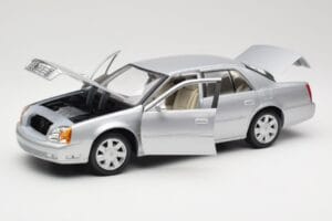 Cadillac DeVille DTS Maisto 1:18 56061 Pressofusione — immagine 2 di 8