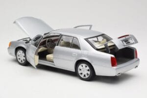 Cadillac DeVille DTS Maisto 1:18 56061 Pressofusione — immagine 5 di 8