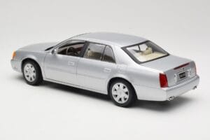 Cadillac DeVille DTS Maisto 1:18 56061 Pressofusione — immagine 7 di 8