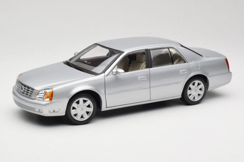 Cadillac DeVille DTS Maisto 1:18 56061 Pressofusione